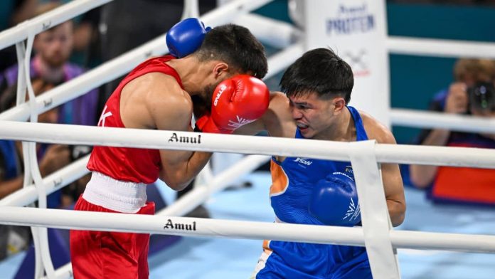 CWG 2026: భారతదేశానికి చెందిన మాండెంగ్‌బామ్ జాదుమణి సింగ్ పాకిస్థాన్‌కు చెందిన రెహ్మాన్ సుమామాను ఓడించి బాక్సింగ్ క్వార్టర్ ఫైనల్స్‌కు చేరుకున్నాడు.