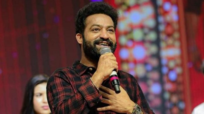 జూనియర్ ఎన్టీఆర్ భుజం గాయాన్ని తట్టుకున్నాడు