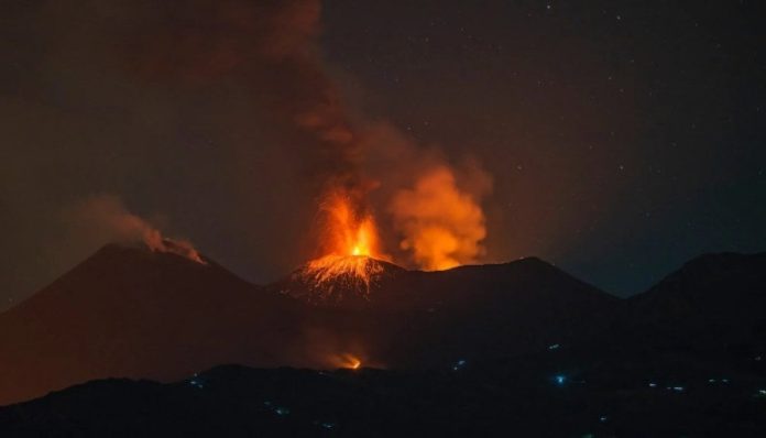 US tourist killed by lightning on Mount Etna in area closed to hikers